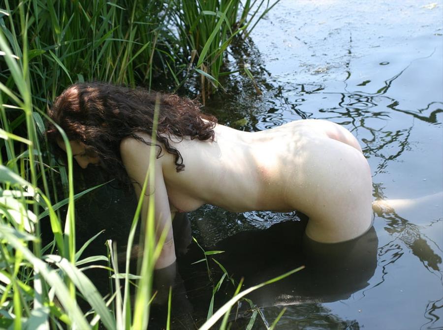 Nudes at Natural Water Settings - Sexy Amateur Women.